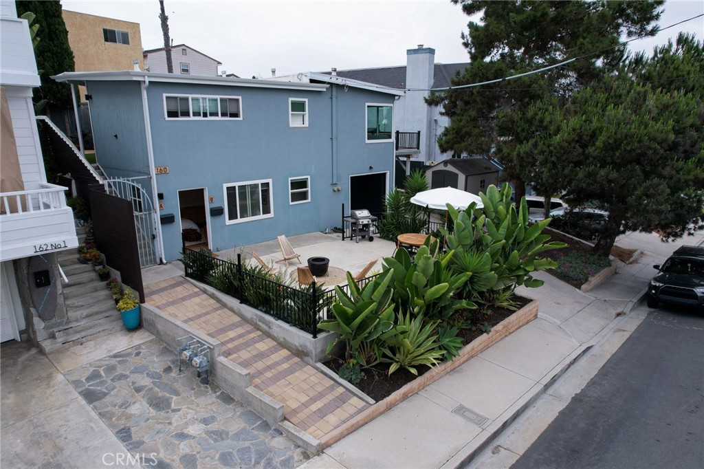 160 Avenida Florencia, Unit B San Clemente, CA 92672 - Photo 34 of 48 a view of a back yard of the house