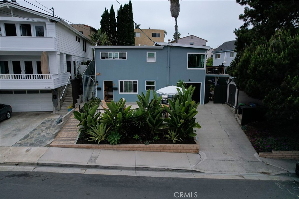 160 Avenida Florencia, Unit B San Clemente, CA 92672 - Photo 44 of 48 a front view of house with yard