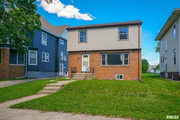 $149,900 | 1016 North Elmwood Avenue, Peoria, IL 61606
