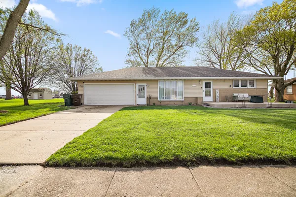 $260,000 | 325 North Elm Street, Herscher, IL 60941
