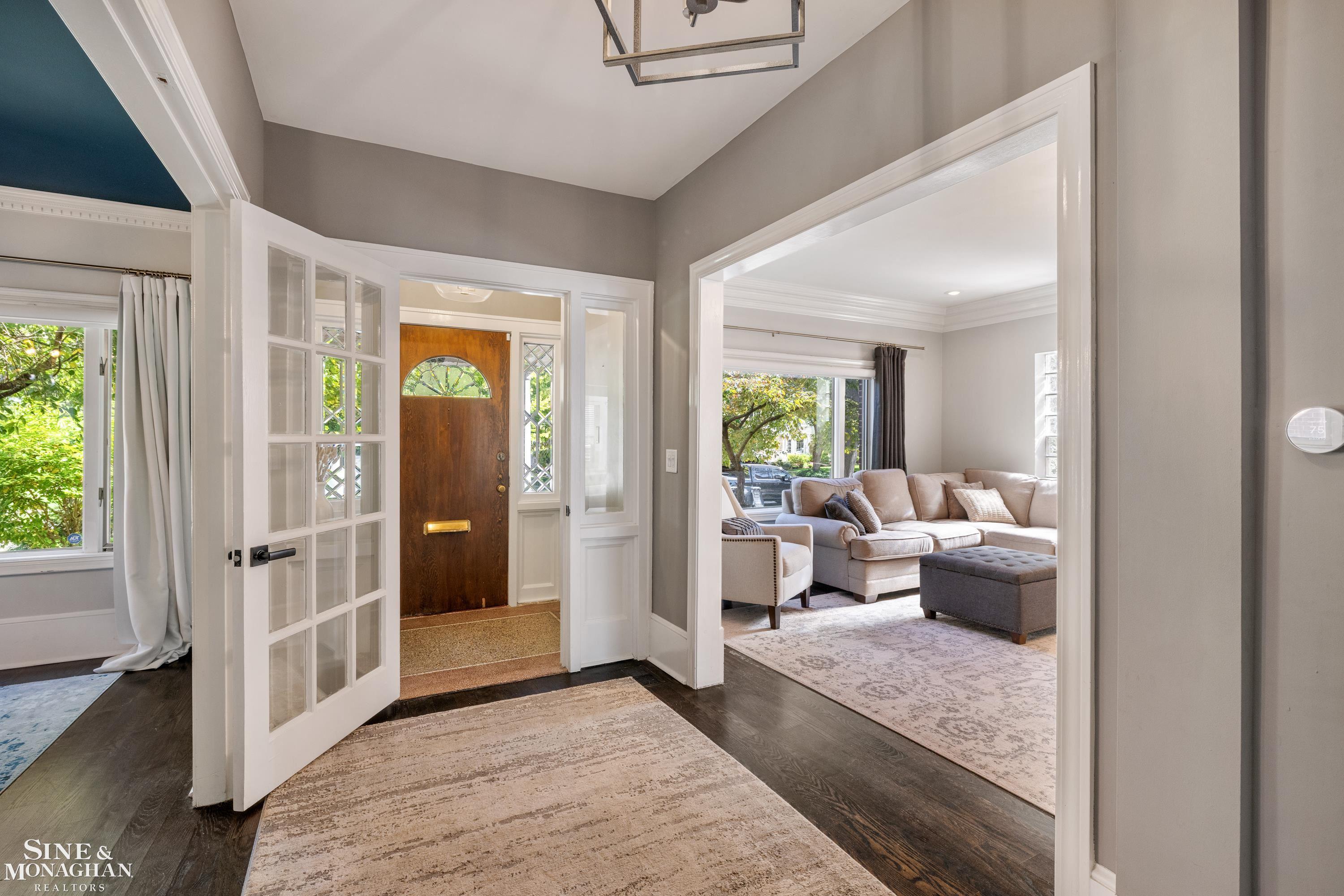 387 Neff Road Grosse Pointe, MI 48230 - Photo 5 of 59 50205717-5D4D9741-FF1C-439D-9CF6-A77440DA2F19.JPG