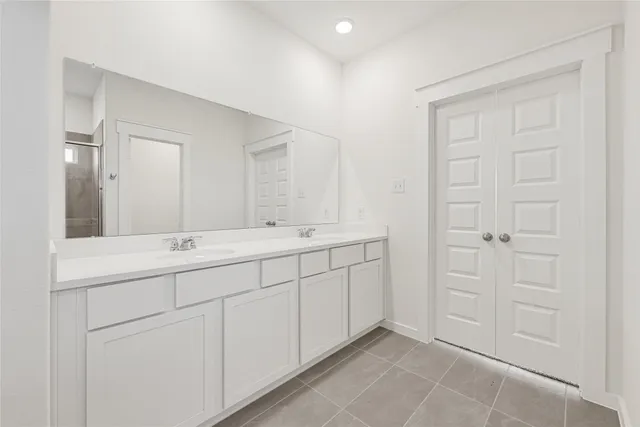 a bathroom with 2 sink and a mirror