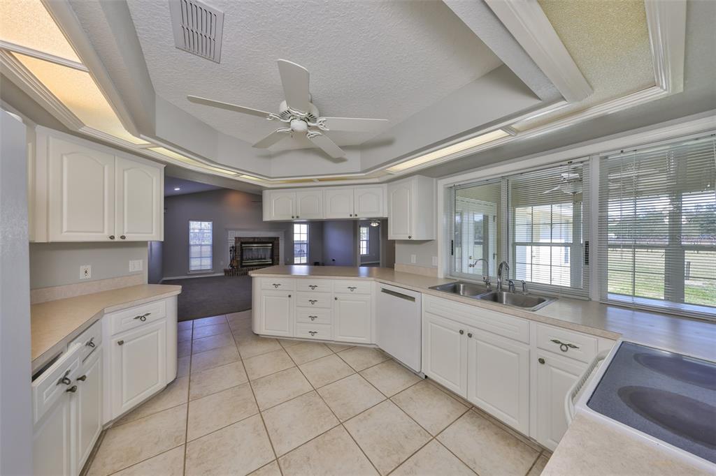 4955 Reece Road Plant City, FL 33566 - Photo 13 of 31 Kitchen