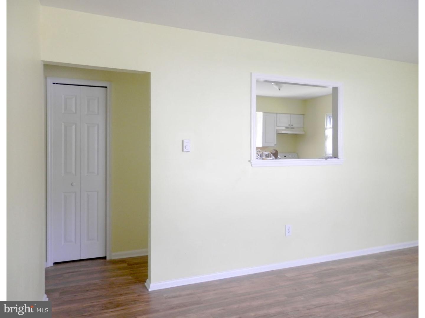 622 Filmore Street Riverside, NJ 08075 - Photo 5 of 12 Living Room