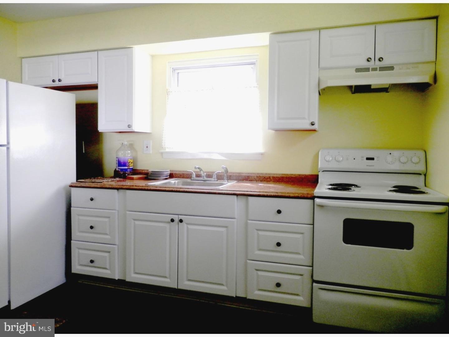 622 Filmore Street Riverside, NJ 08075 - Photo 7 of 12 Kitchen