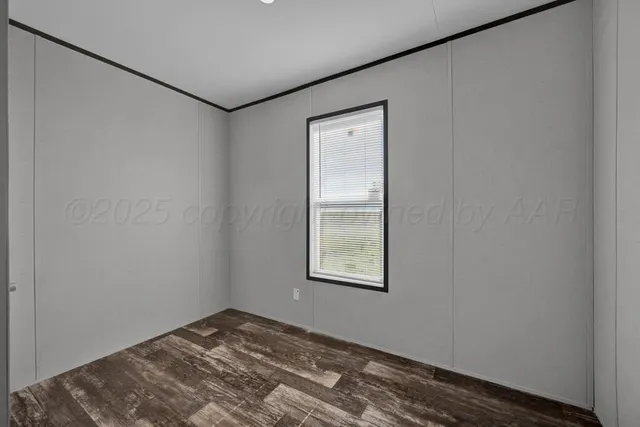 a view of empty room with window