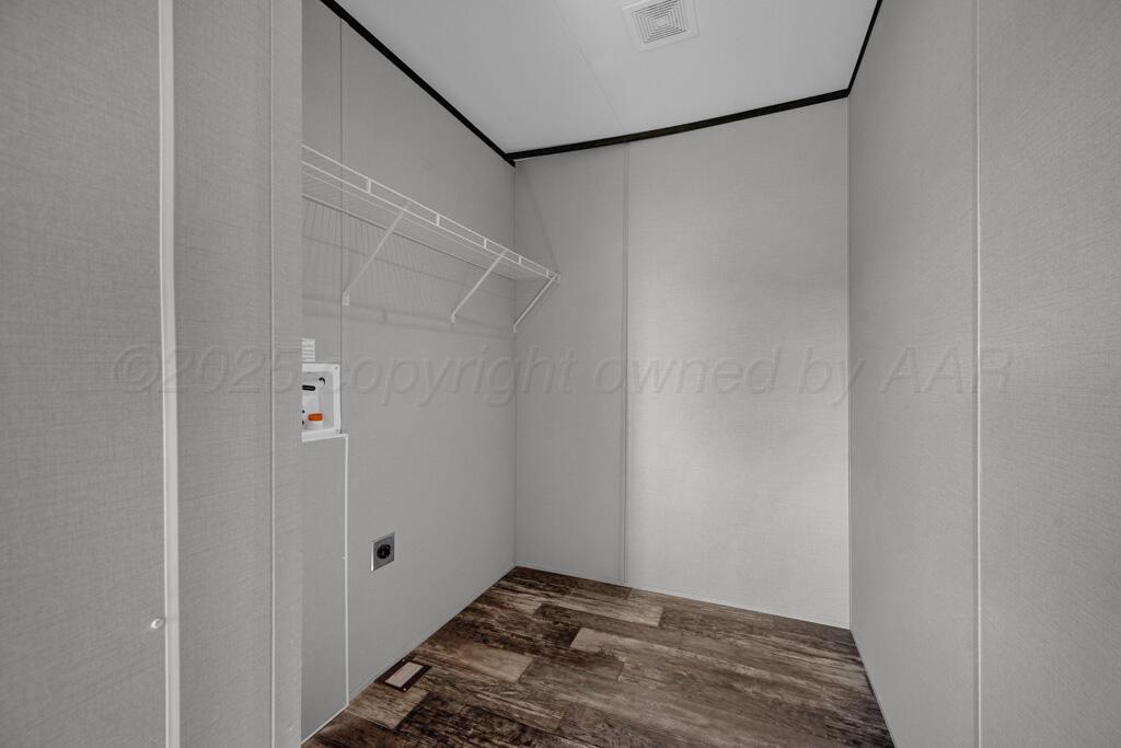 5680 Abert Street Channing, TX 79018 - Photo 15 of 20 laundry room
