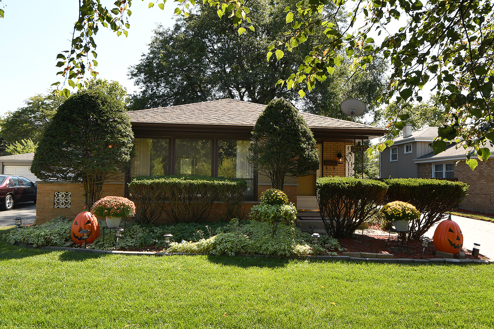1143 Ridge Road Homewood, IL 60430 - Photo 2 of 26 a front view of a house with garden