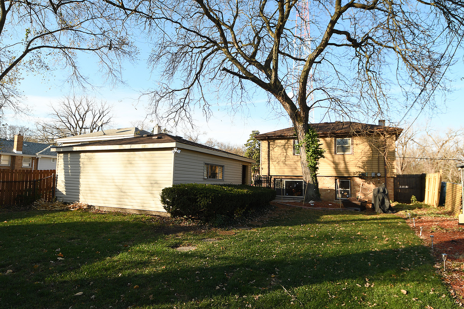 1143 Ridge Road Homewood, IL 60430 - Photo 20 of 26 a view of house with backyard
