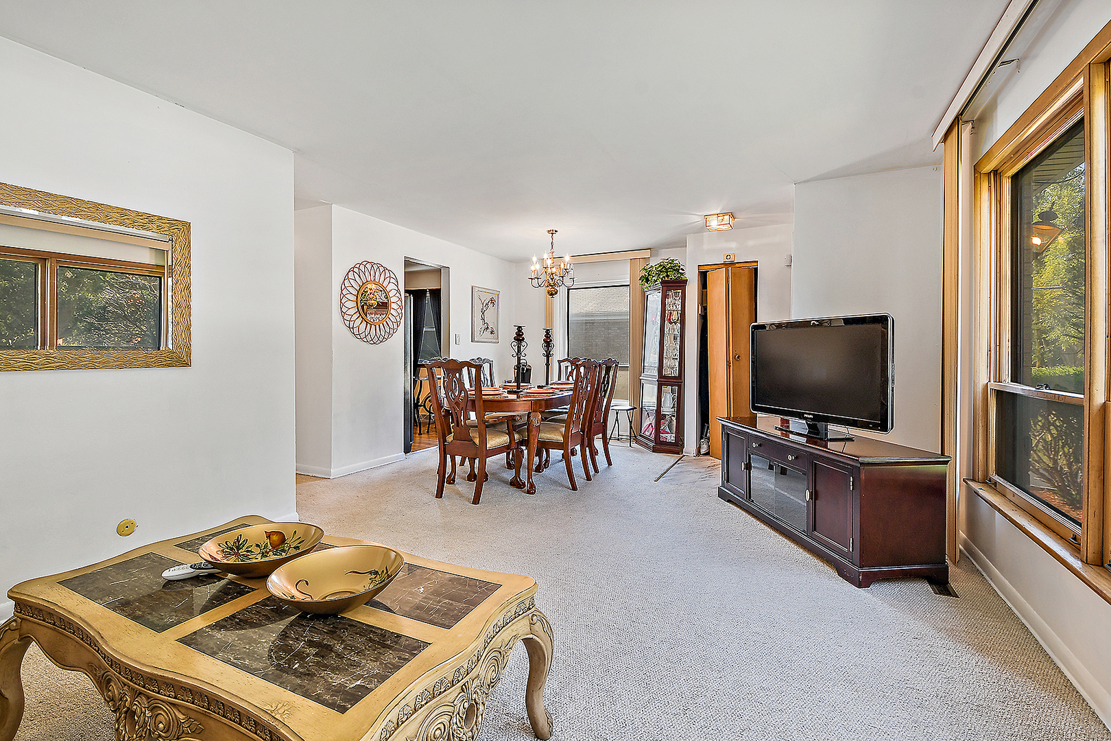 1143 Ridge Road Homewood, IL 60430 - Photo 6 of 26 a living room with furniture and a flat screen tv