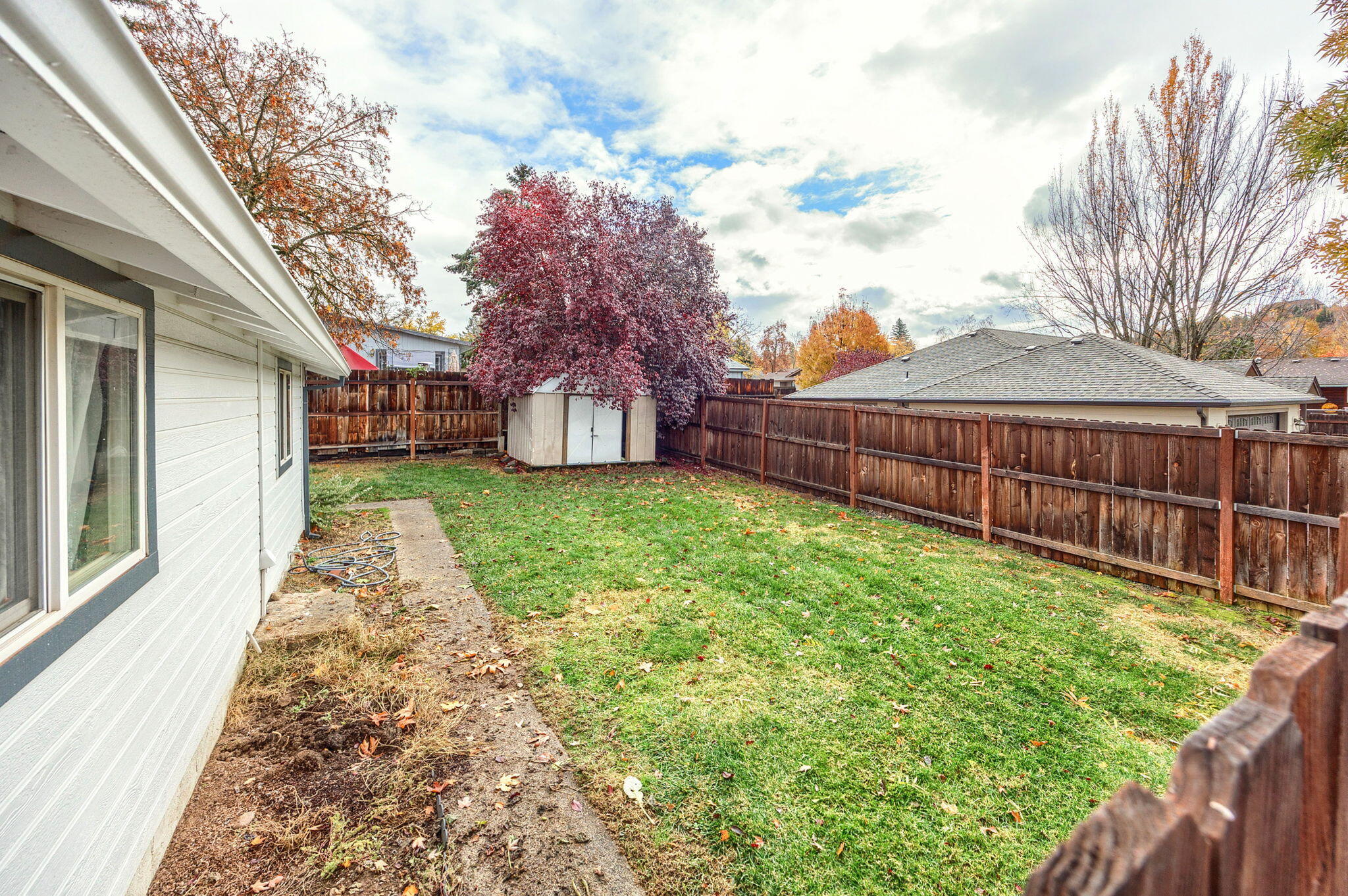2244 Spring Street Medford, OR 97504 - Photo 40 of 43 42-Unit #2 Backyard