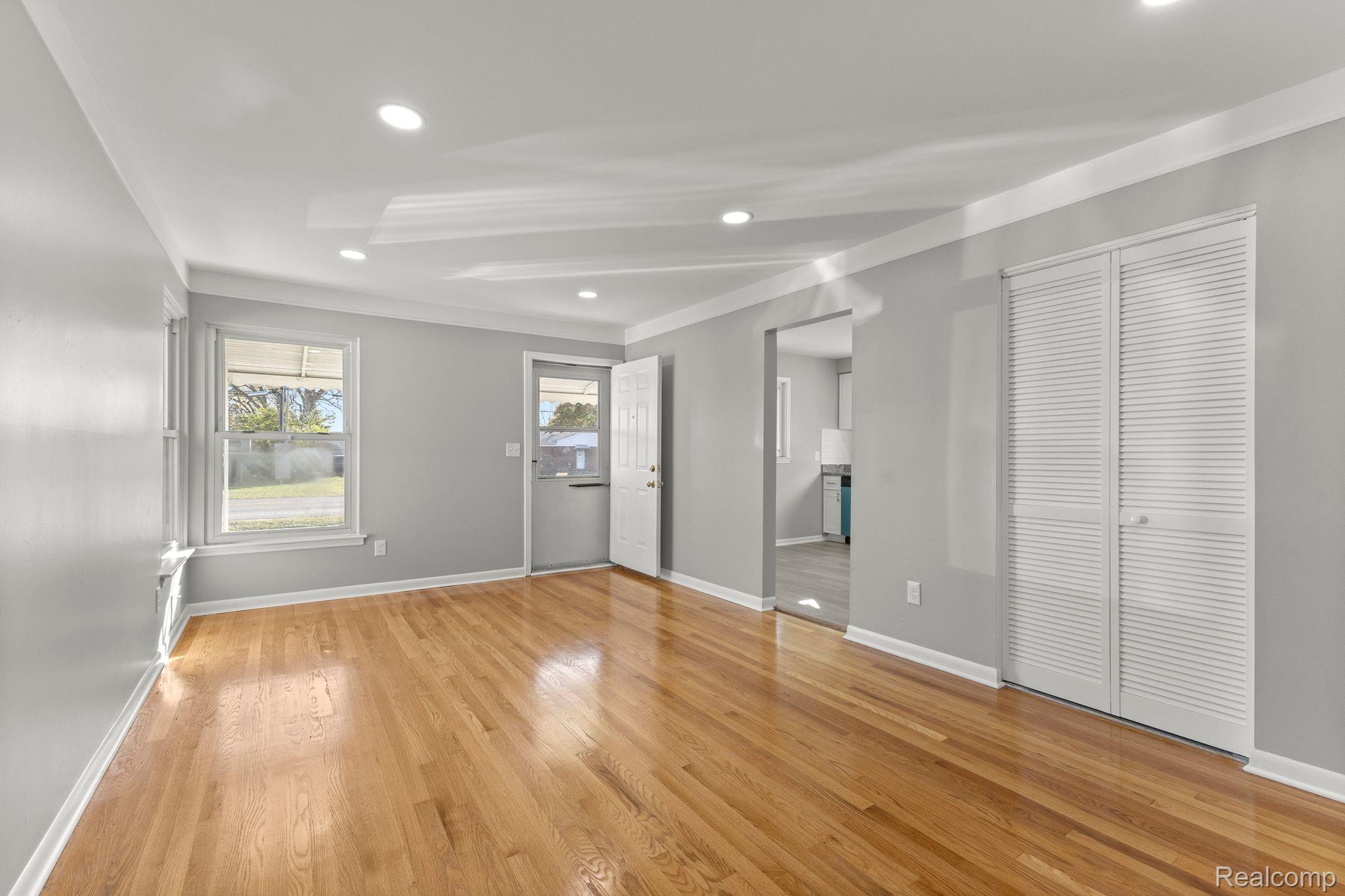 22030 Wick Road Taylor, MI 48180 - Photo 11 of 36 Gallery Image 11