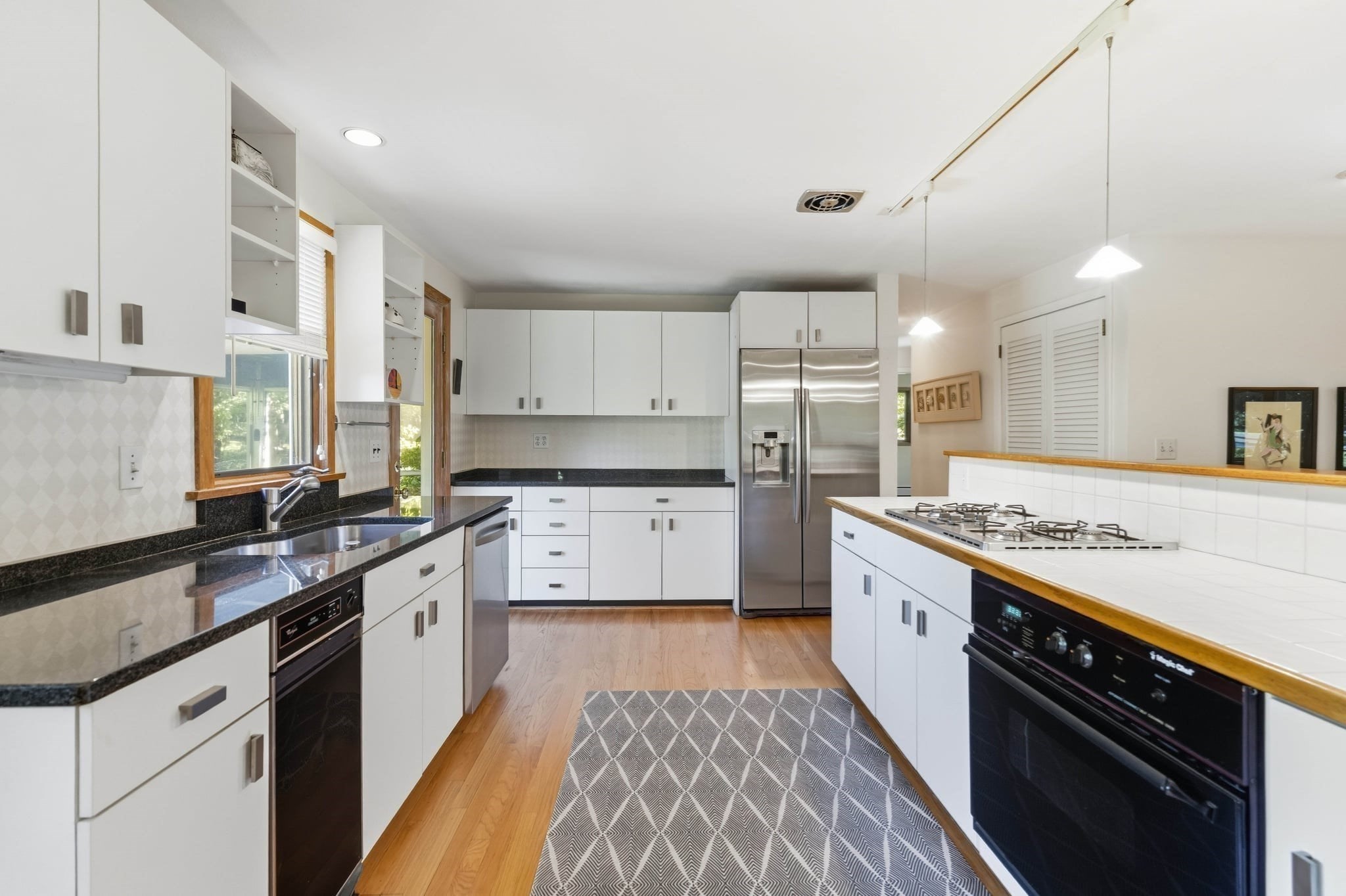 52 Hickory Road Sudbury, MA 01776 - Photo 9 of 42 Gallery Image 9