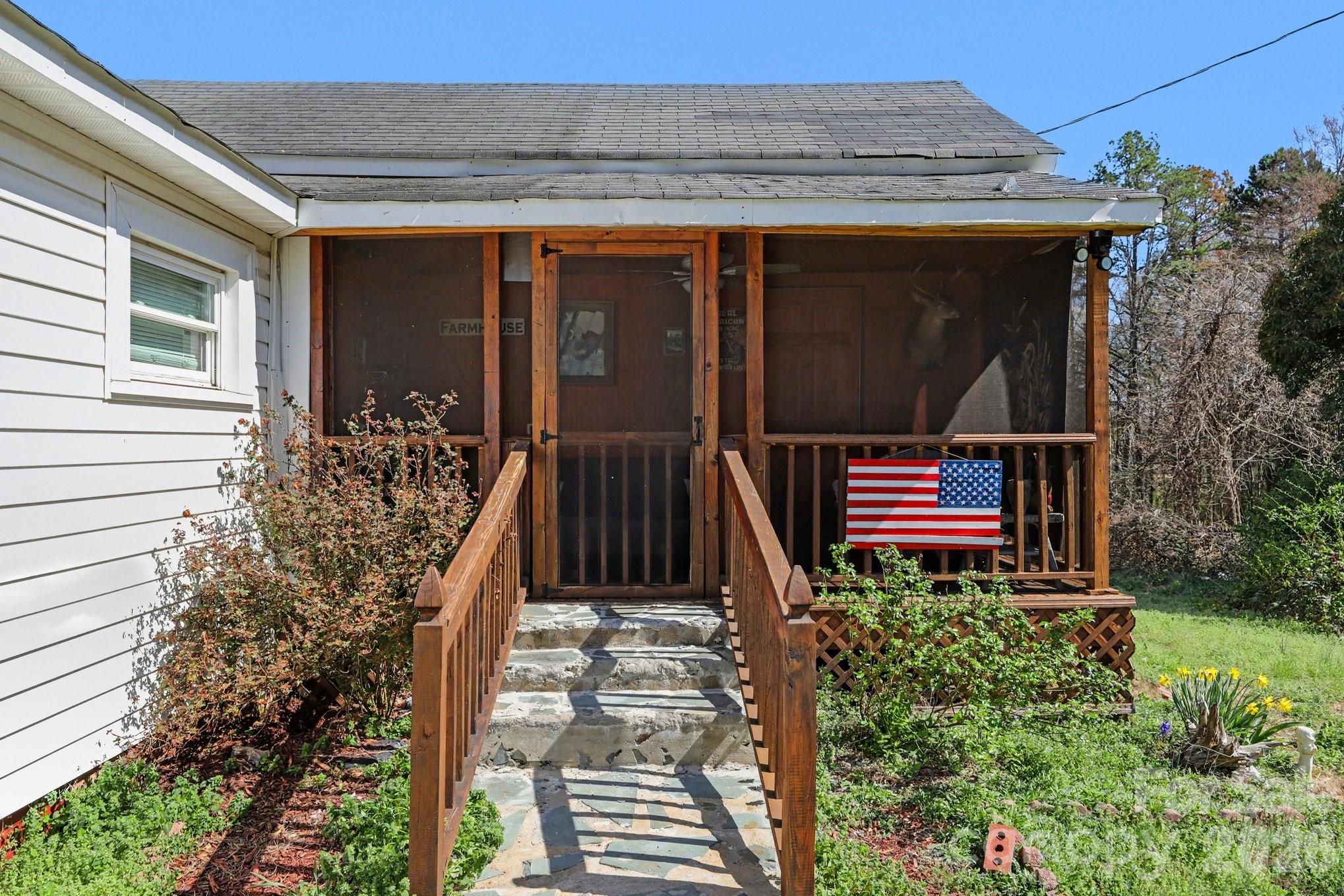 13721 Highway 601 Midland, NC 28107 - Photo 6 of 24 a pathway of a house