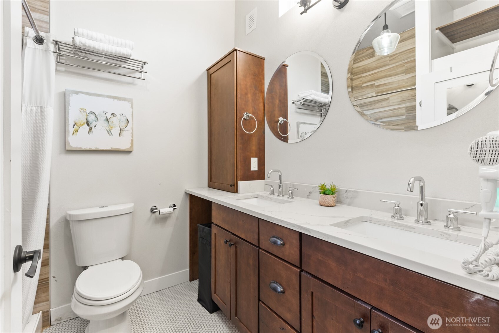 135 Edgington Drive Sequim, WA 98382 - Photo 19 of 40 a bathroom with a toilet sink and mirror