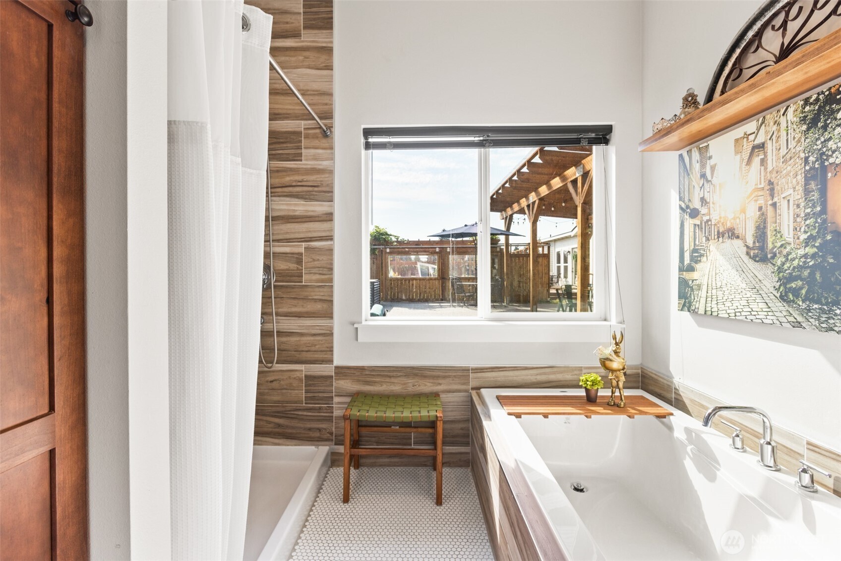 135 Edgington Drive Sequim, WA 98382 - Photo 23 of 40 a bathroom with a sink and a bathtub