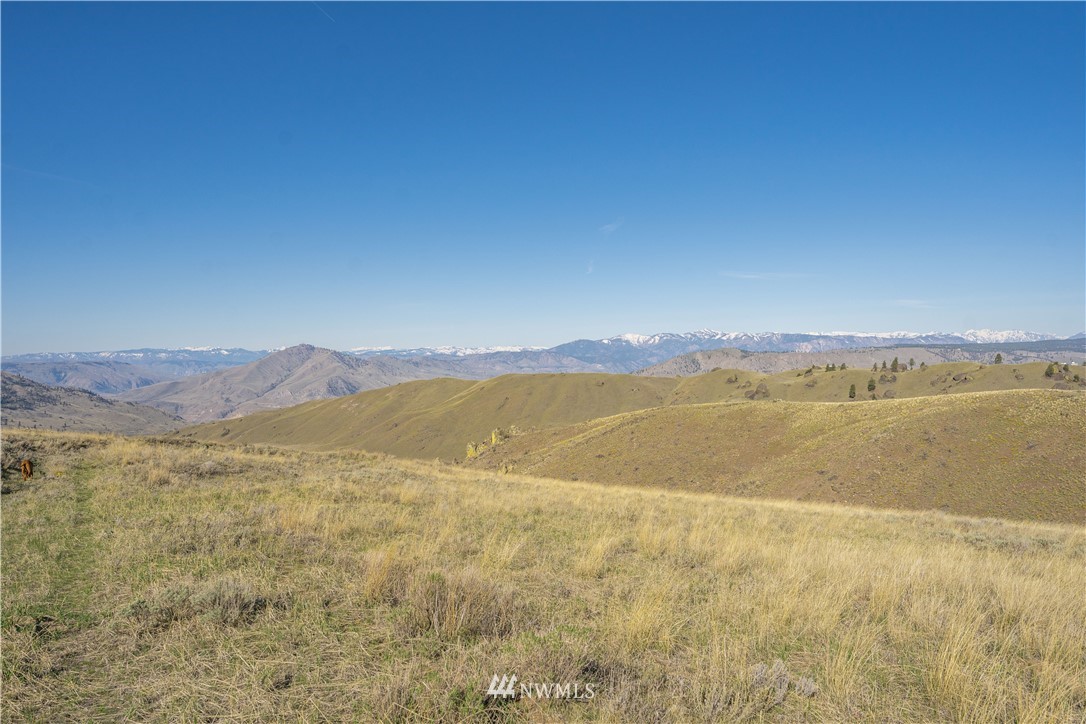 0 Rd D Orondo, WA 98843 - Photo 1 of 16 a view of an lake and a mountain