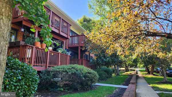 $2,000 | 2700 Dartmouth Road, Unit 8, Alexandria, VA 22314