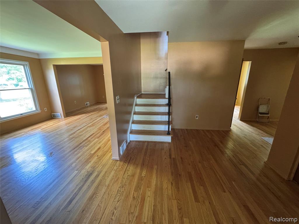 28330 Lahser Road Southfield, MI 48076 - Photo 2 of 16
