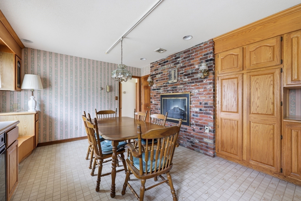 53 Hampden Road East Longmeadow, MA 01028 - Photo 6 of 32