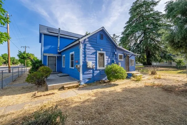 a view of a house with backyard and sitting area