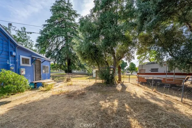 a view of a house with backyard and sitting area
