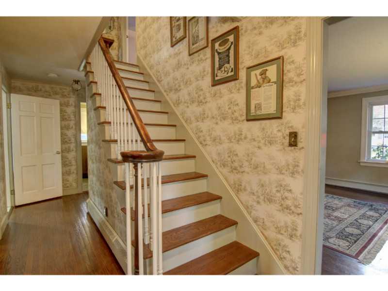 25 Chestnut Hill Road Glocester, RI 02814 - Photo 5 of 25 Entry.