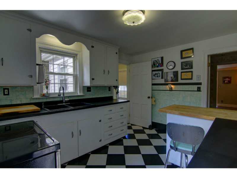 25 Chestnut Hill Road Glocester, RI 02814 - Photo 10 of 25 Kitchen.