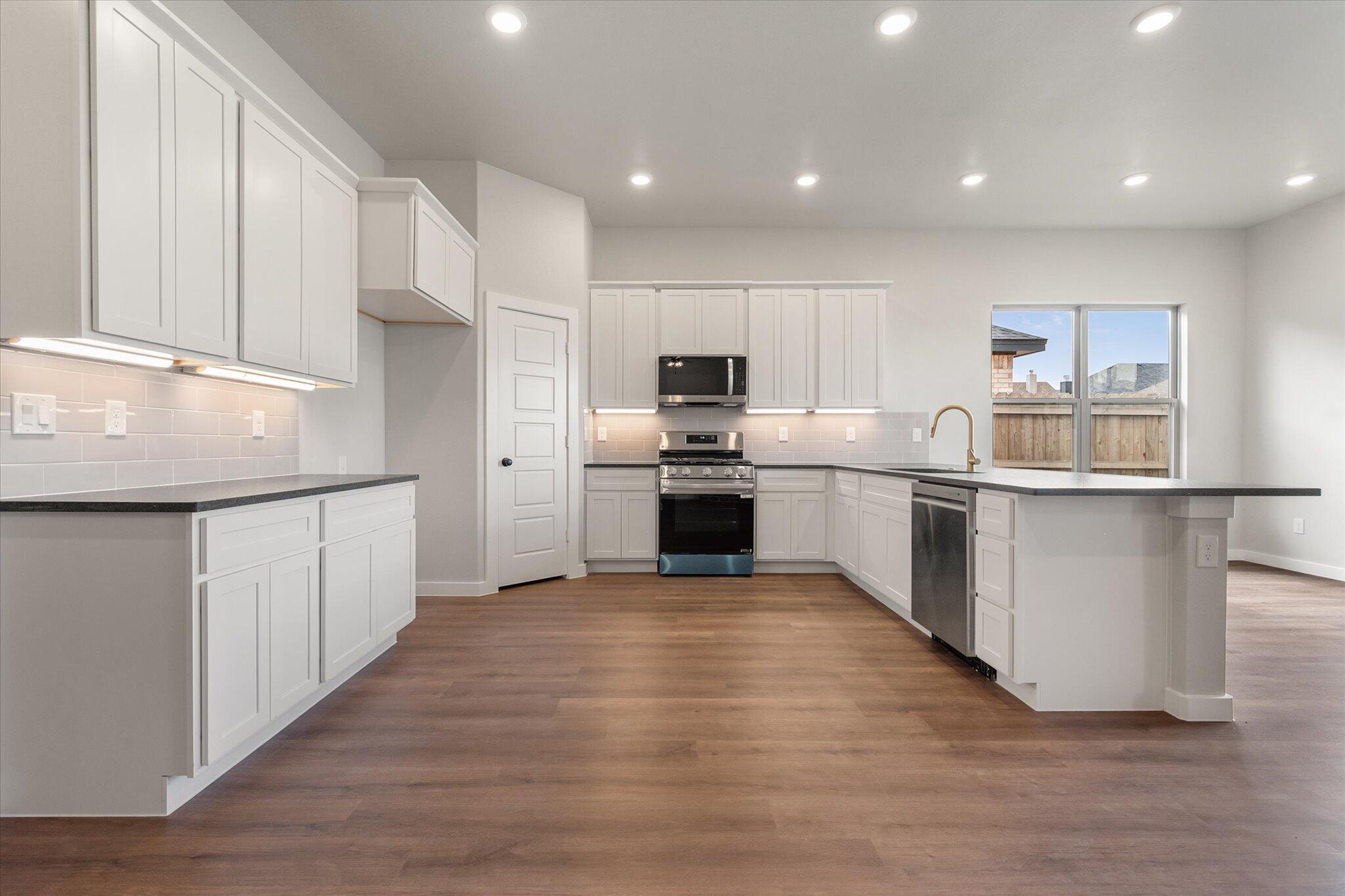 7006 18th Place Lubbock, TX 79416 - Photo 8 of 24 16-7006 18th Pl_8640