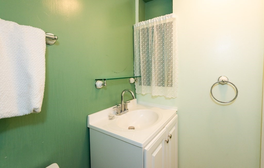 46 Holten Street Peabody, MA 01960 - Photo 11 of 41