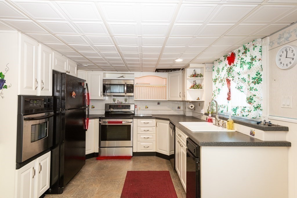 46 Holten Street Peabody, MA 01960 - Photo 7 of 41