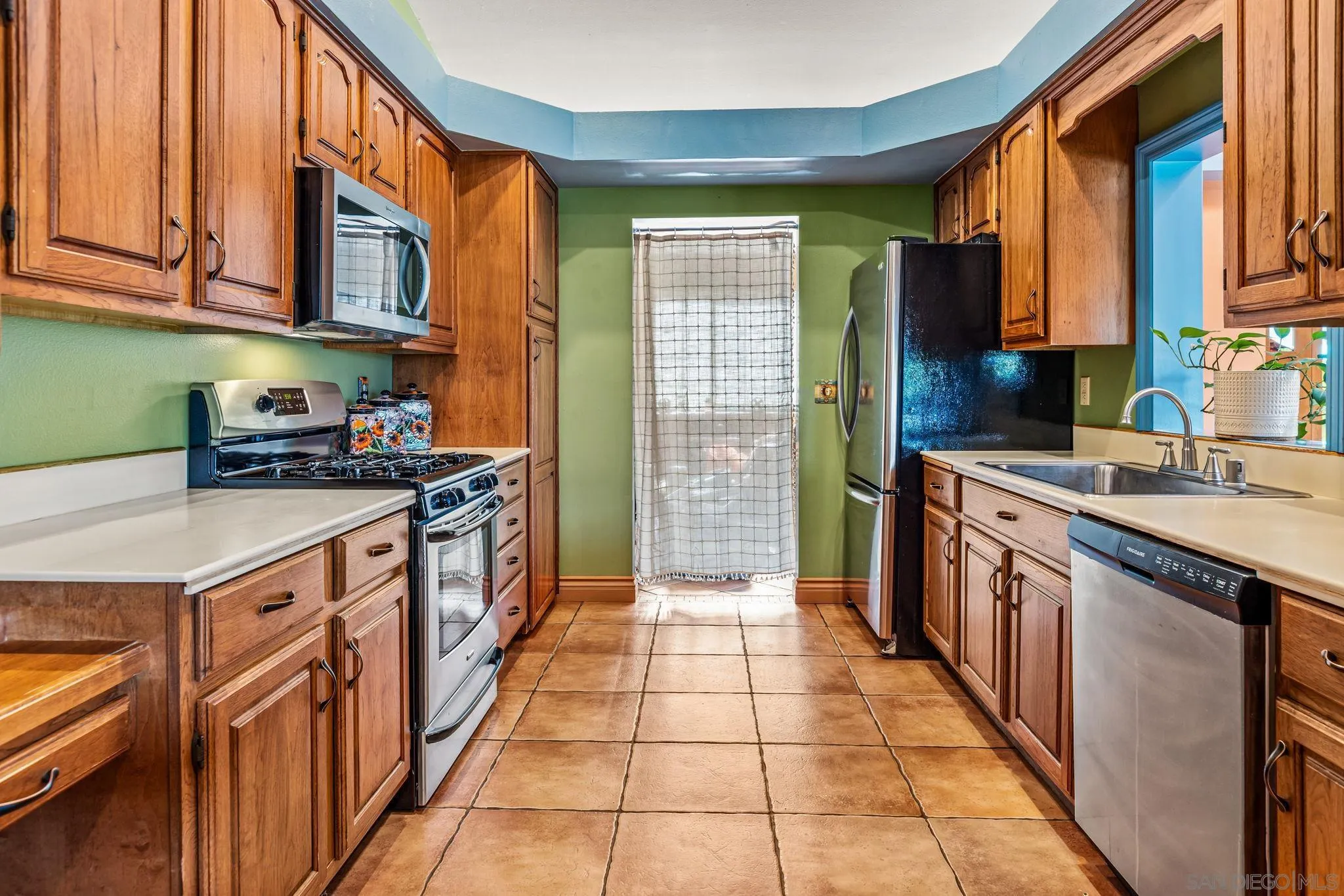 2029 Oro Verde Road Escondido, CA 92027 - Photo 14 of 40