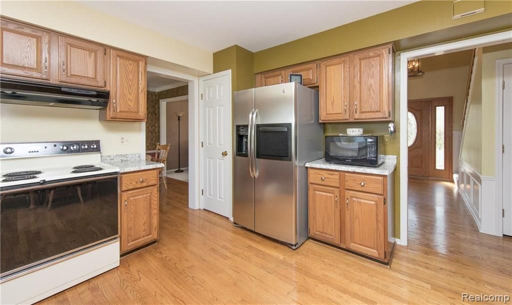 1158 Sandy Ridge Drive Rochester Hills, MI 48306 - Photo 13 of 33