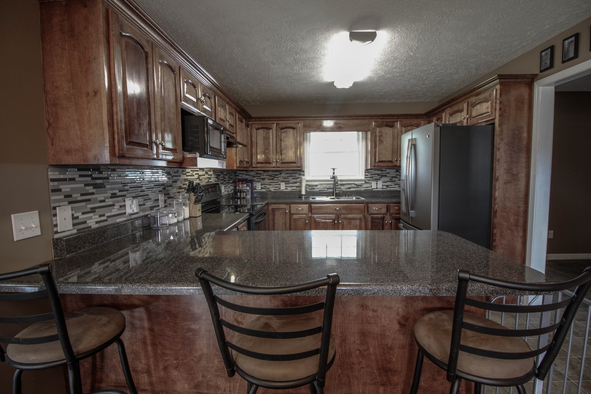 376 Spring Meadows Lane Morrison, TN 37357 - Photo 4 of 16 a kitchen with kitchen island a table and chairs in it