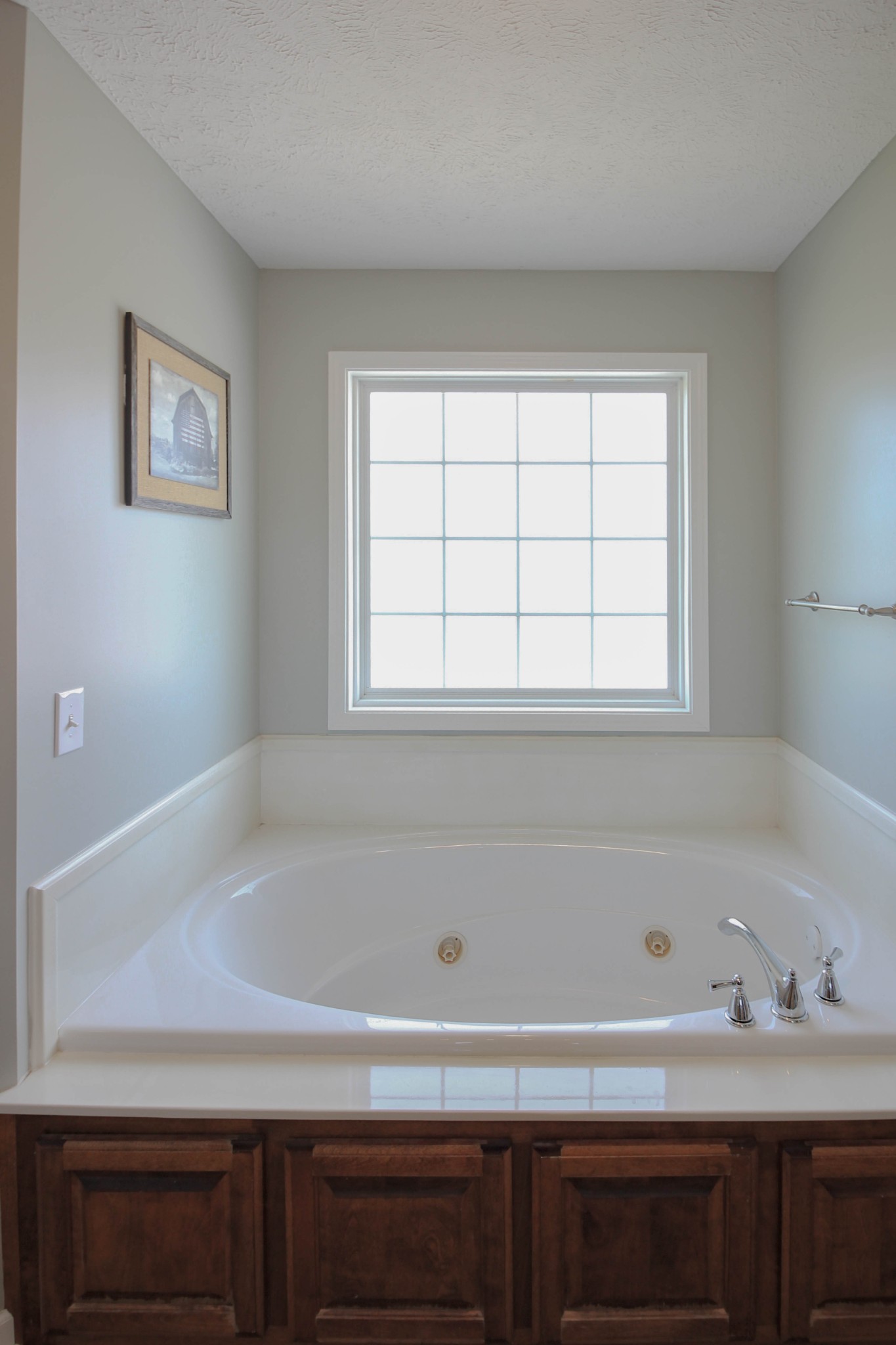 376 Spring Meadows Lane Morrison, TN 37357 - Photo 10 of 16 a bathroom with a bathtub and a sink