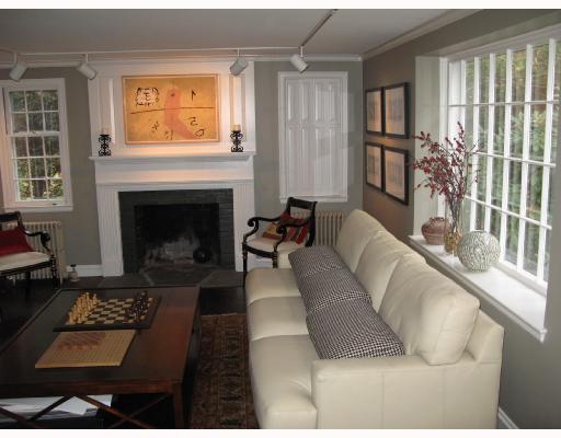79 Sagamore Road Cranston, RI 02920 - Photo 3 of 8 Living Room.