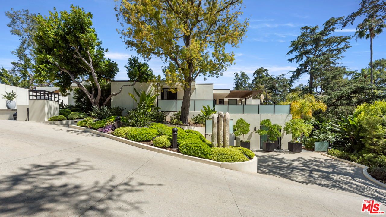 920 Foothill Road Beverly Hills, CA 90210 - Photo 3 of 26 a view of a garden with potted plants