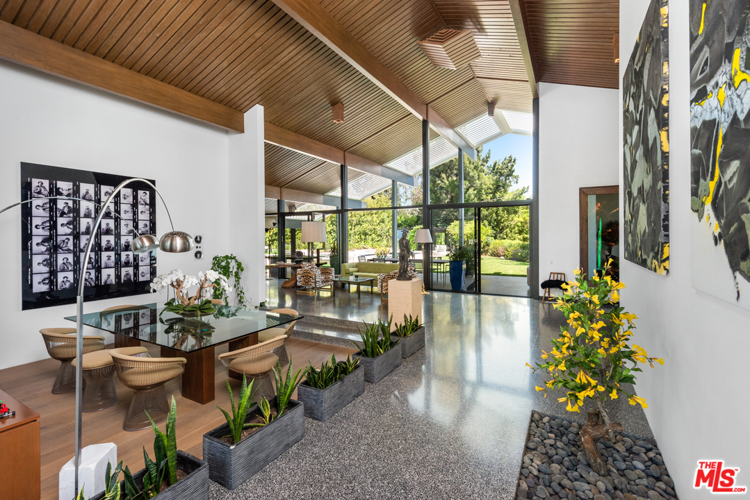 920 Foothill Road Beverly Hills, CA 90210 - Photo 6 of 26 a lobby with furniture and potted plant