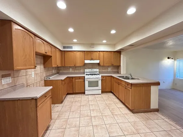 $1,745 | 7728 West Reade Avenue, Glendale, AZ 85303