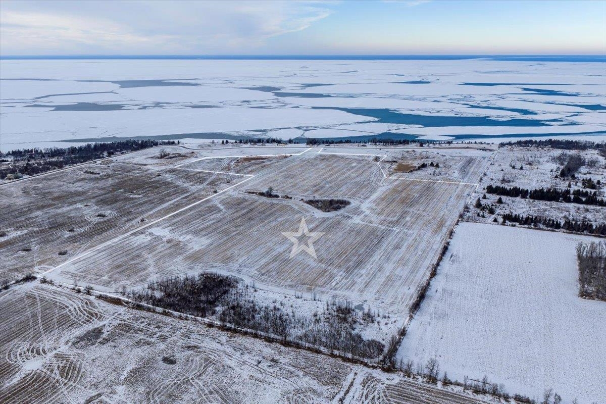 Debroux Court Sturgeon Bay, WI 54235 - Photo 3 of 18