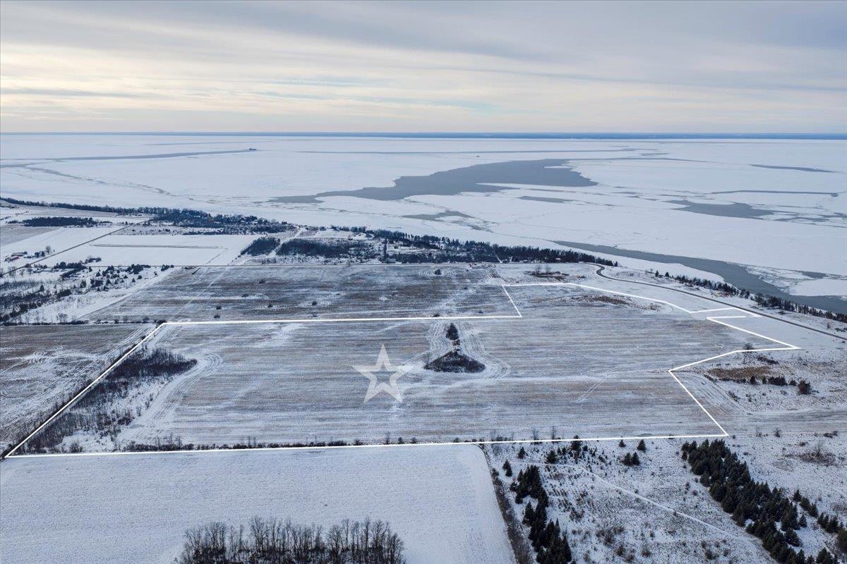 Debroux Court Sturgeon Bay, WI 54235 - Photo 6 of 18