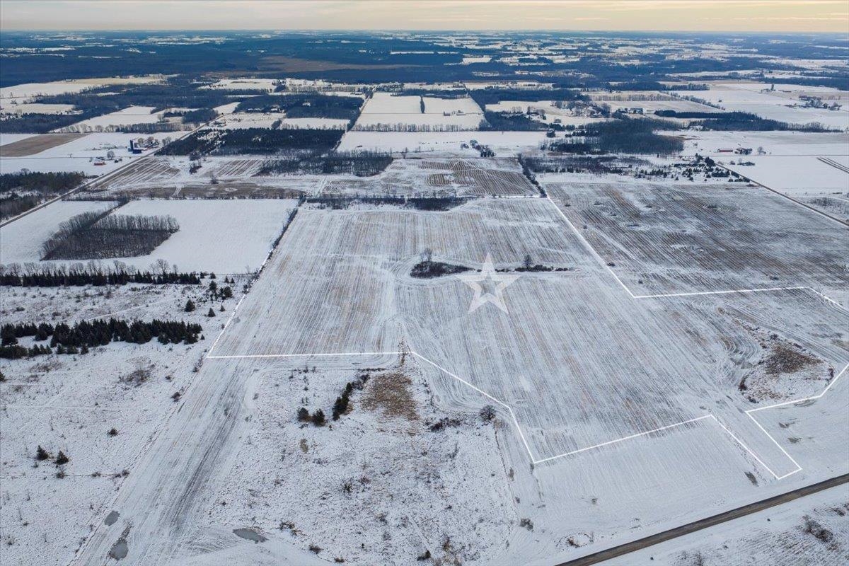 Debroux Court Sturgeon Bay, WI 54235 - Photo 9 of 18