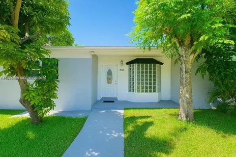 $549,999 | 535 Northeast 158th Street, Miami, FL 33162