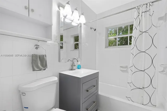 $549,999 | 535 Northeast 158th Street, Miami, FL 33162