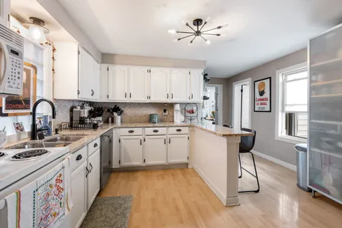 $655,000 | 2052 West Huron Street, Chicago, IL 60612