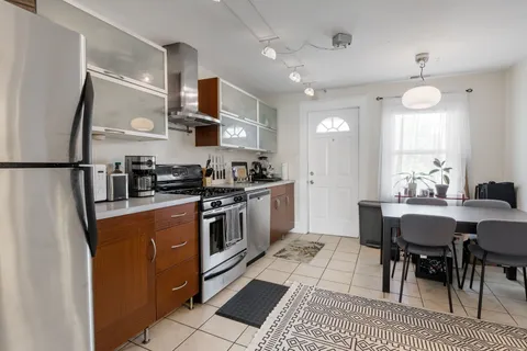 $655,000 | 2052 West Huron Street, Chicago, IL 60612