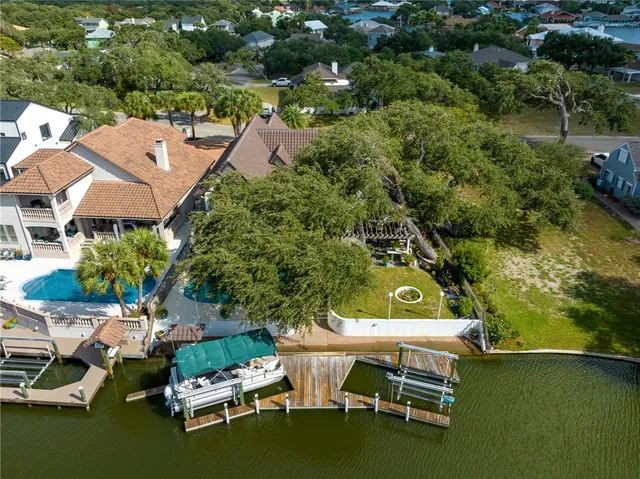 $1,075,000 | 2313 Harbor Drive, Rockport, TX 78382