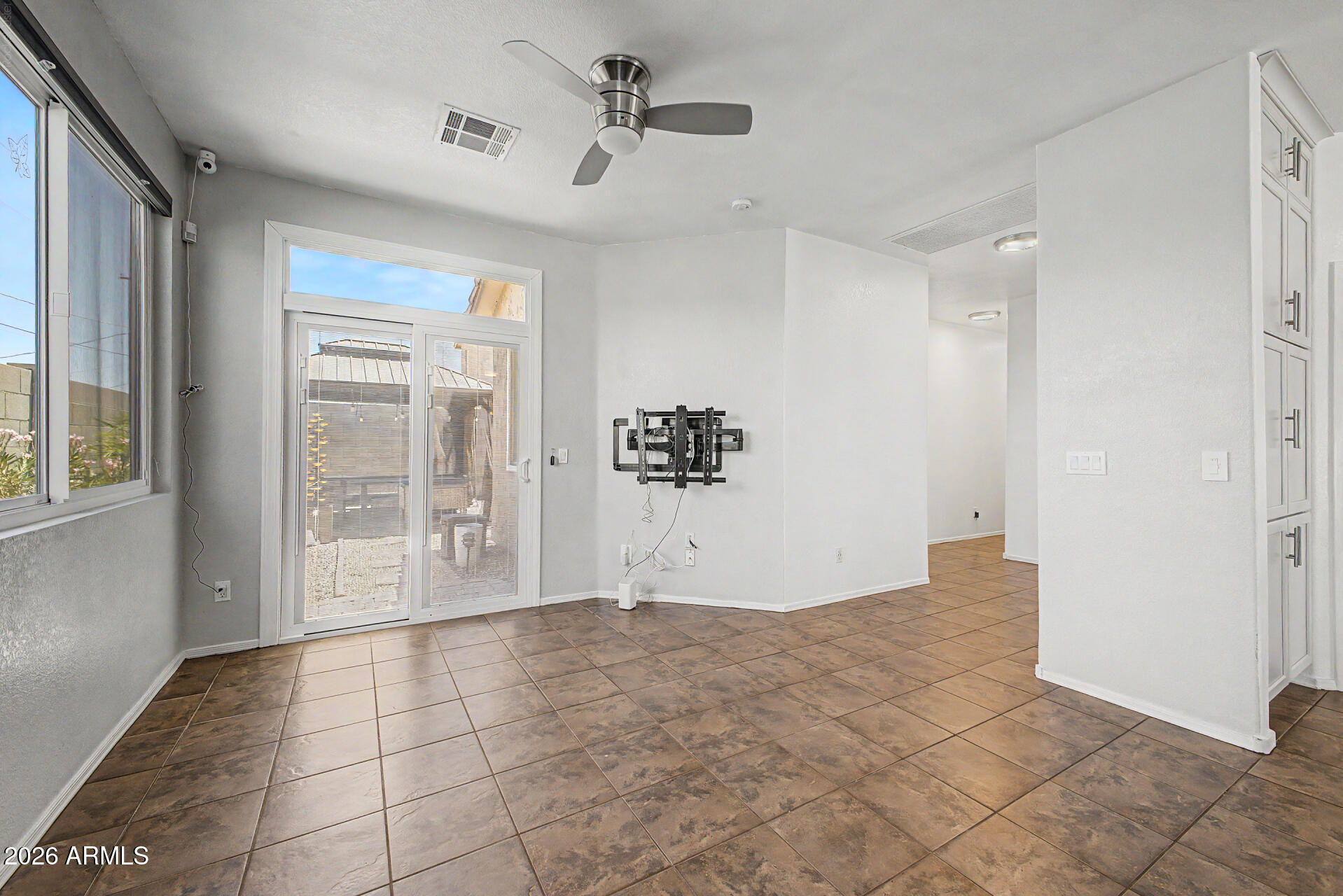 1225 Grenadine Road Phoenix, AZ 85040 - Photo 13 of 36