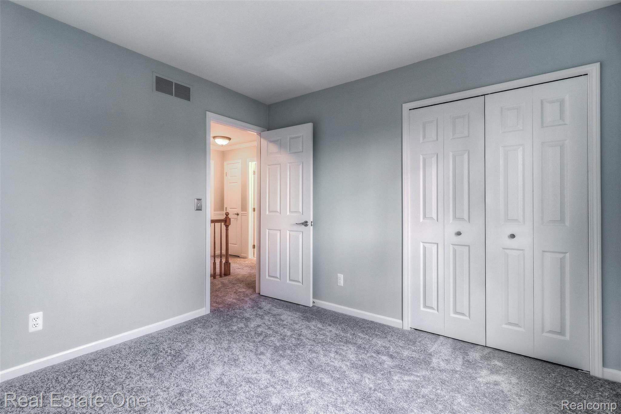 2703 Oak View Court Rochester, MI 48307 - Photo 27 of 53 2703 Oak View LRT 2019-38.JPG