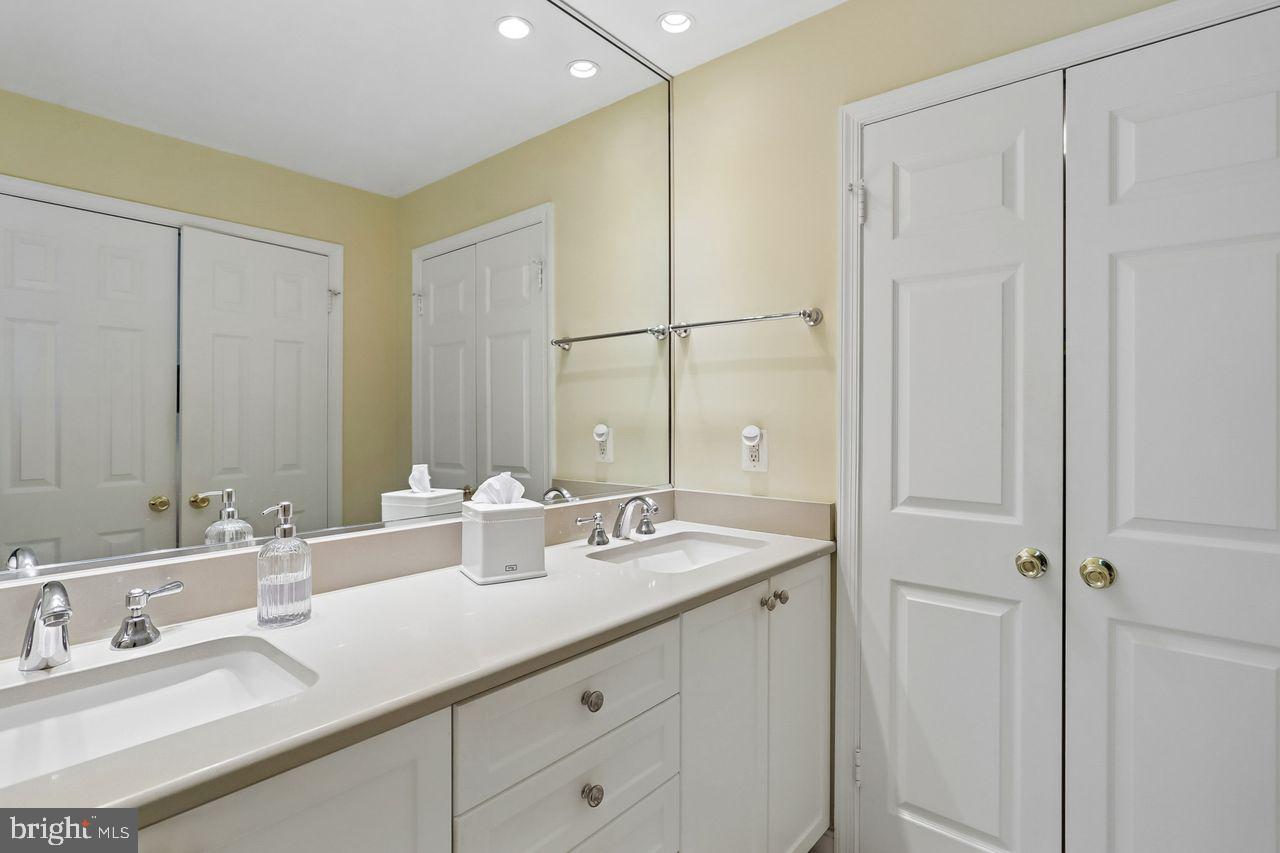 11333 Orchard Lane Reston, VA 20190 - Photo 21 of 41 Master Bath